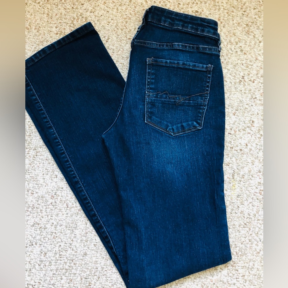 NY & Co Soho Curvy Bootcut Jeans. Size 0.